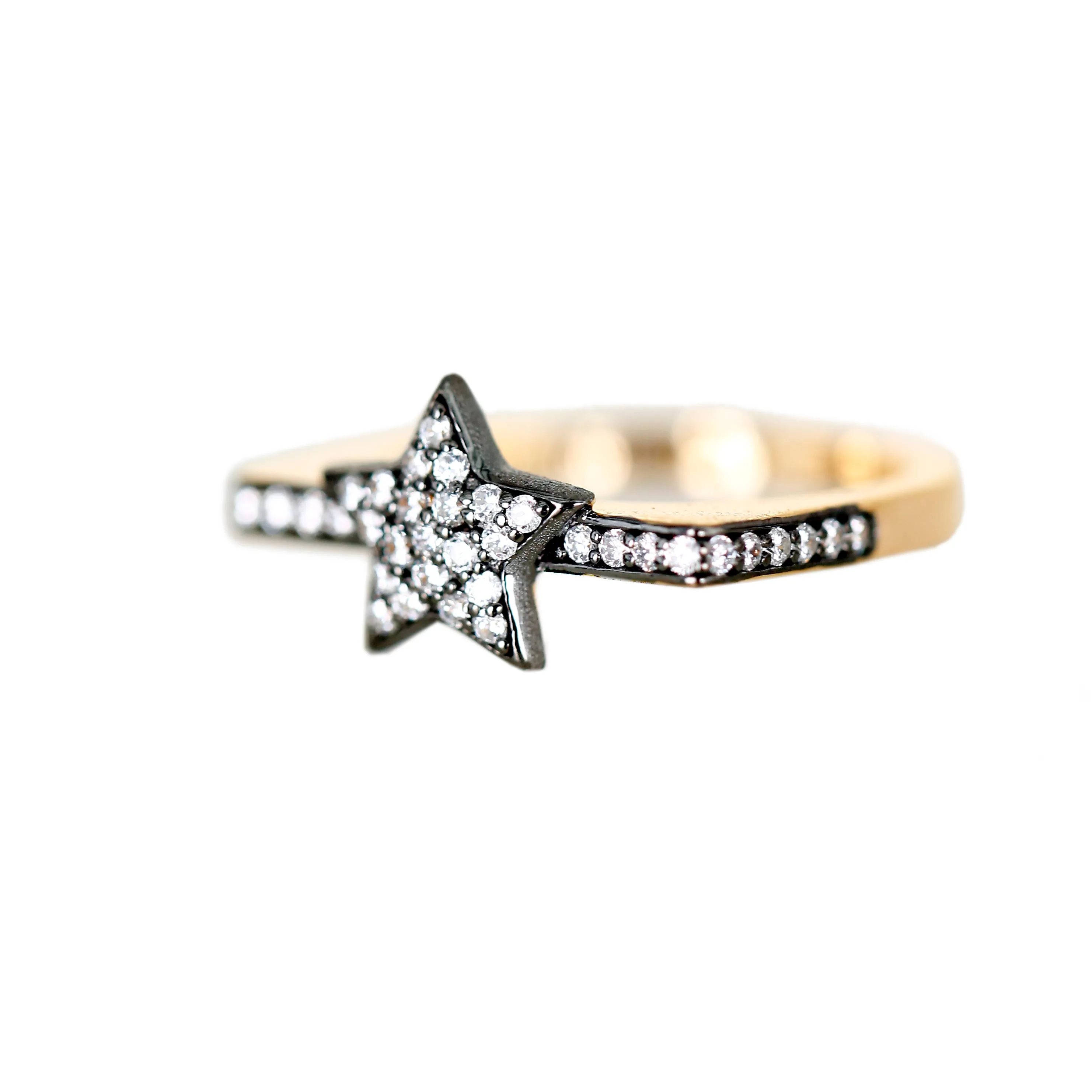 AMMANII Pavé Sparkling Studded Star Ring in Vermeil Gold