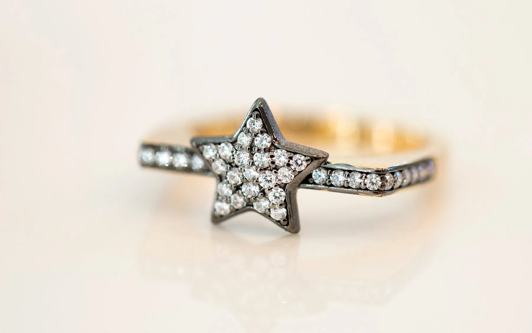 AMMANII Pavé Sparkling Studded Star Ring in Vermeil Gold