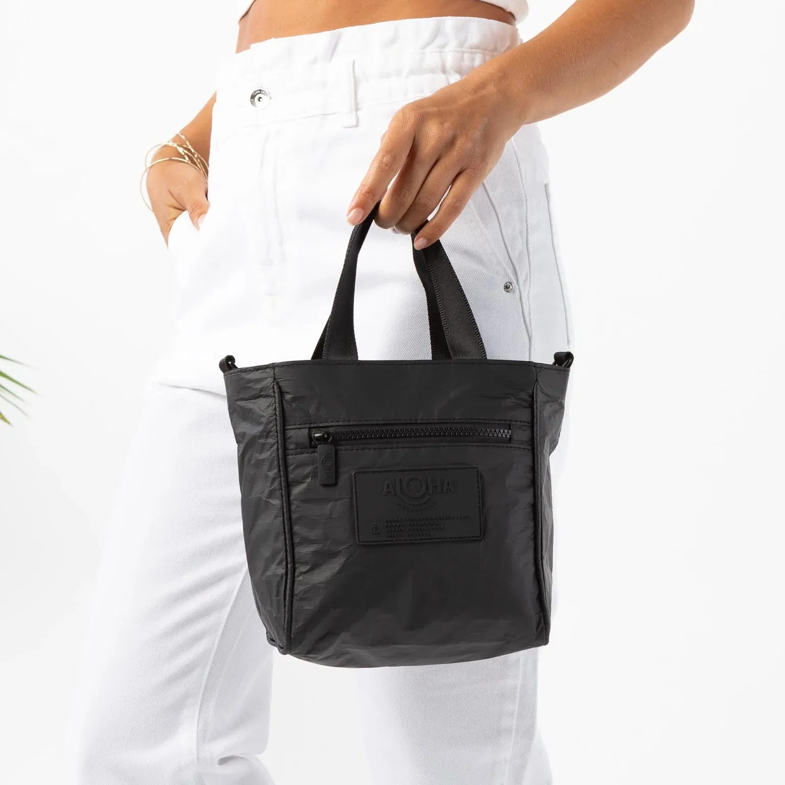 Monochrome Cross Body / Black