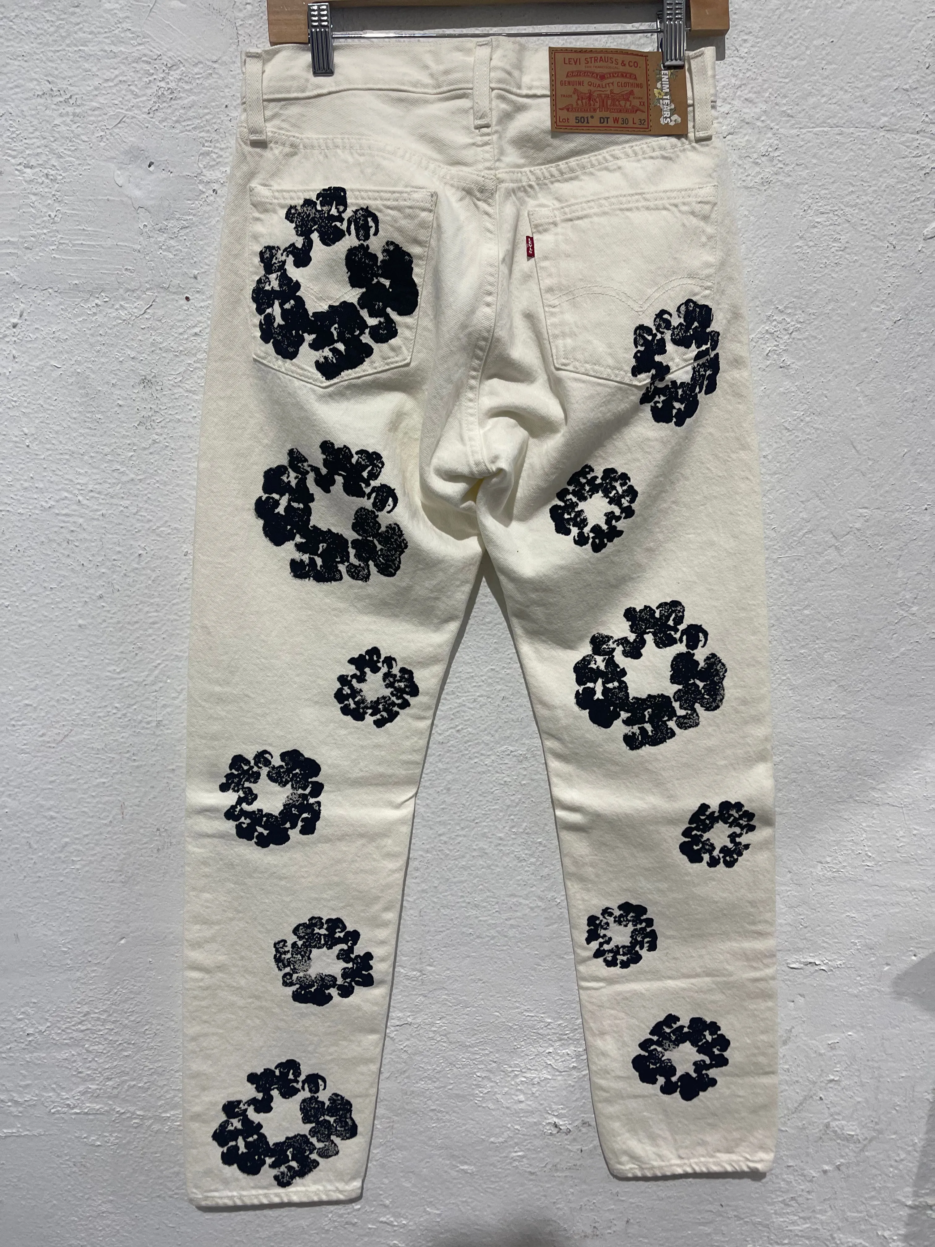 NEW Denim Tears x Levis Wreath Jeans - White/Black