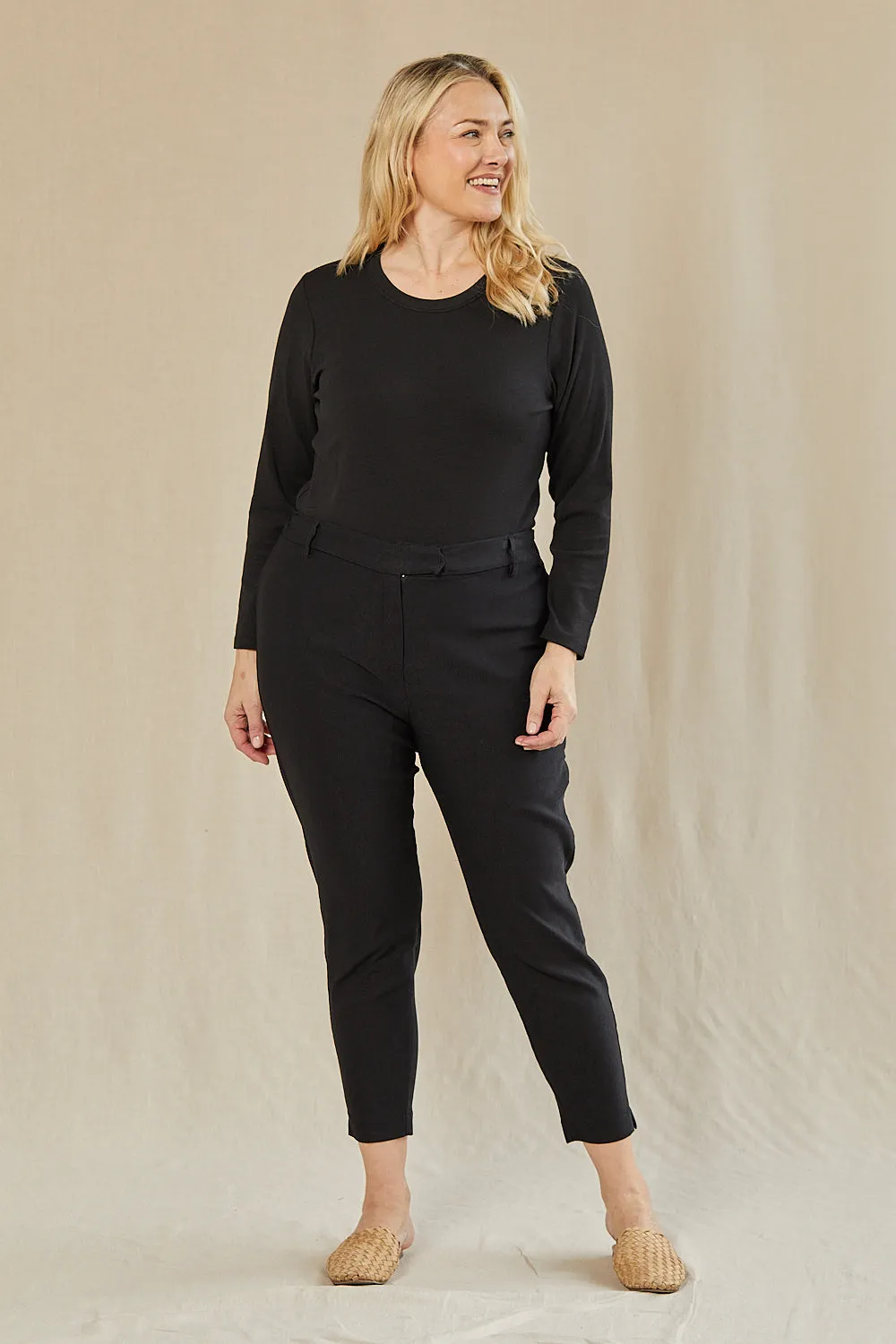 Ponte Straight Leg 7/8 Pant in Black