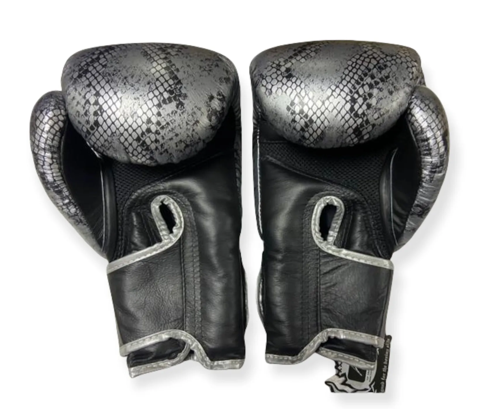 泰拳拳套 Thai Boxing Gloves: Top King Super Snake Air TKBGSS-02 Black(Silver)